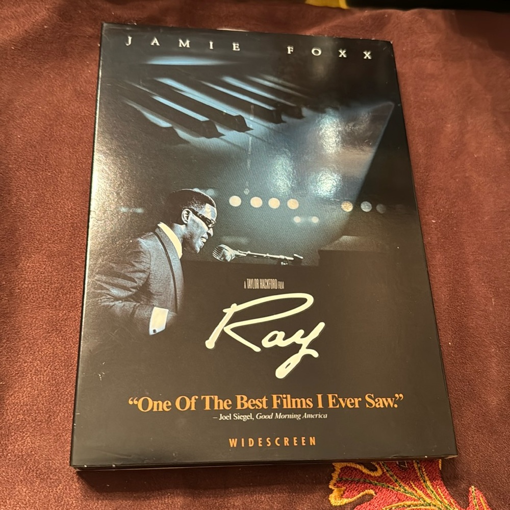 * RAY Jamie Fox